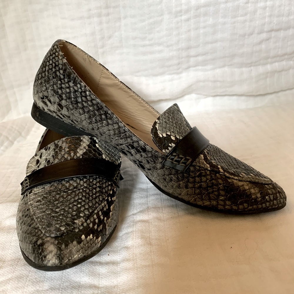 Snakeskin loafer